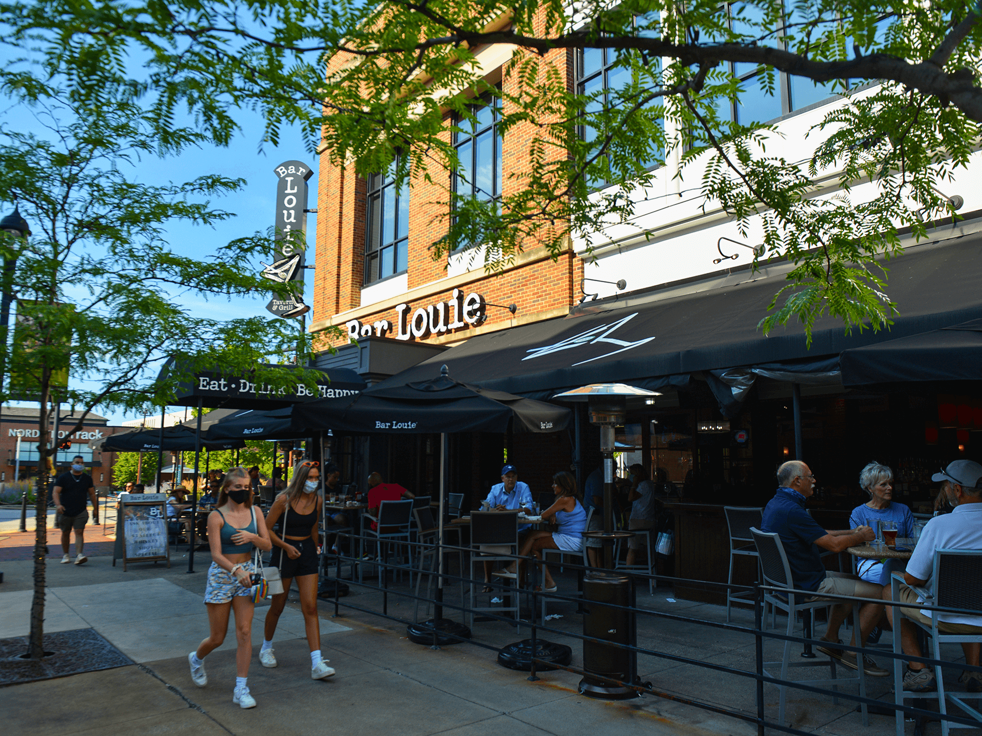 Bar Louie Wine Tour Patio Edition Bar Louie Wine Tour Patio Edition