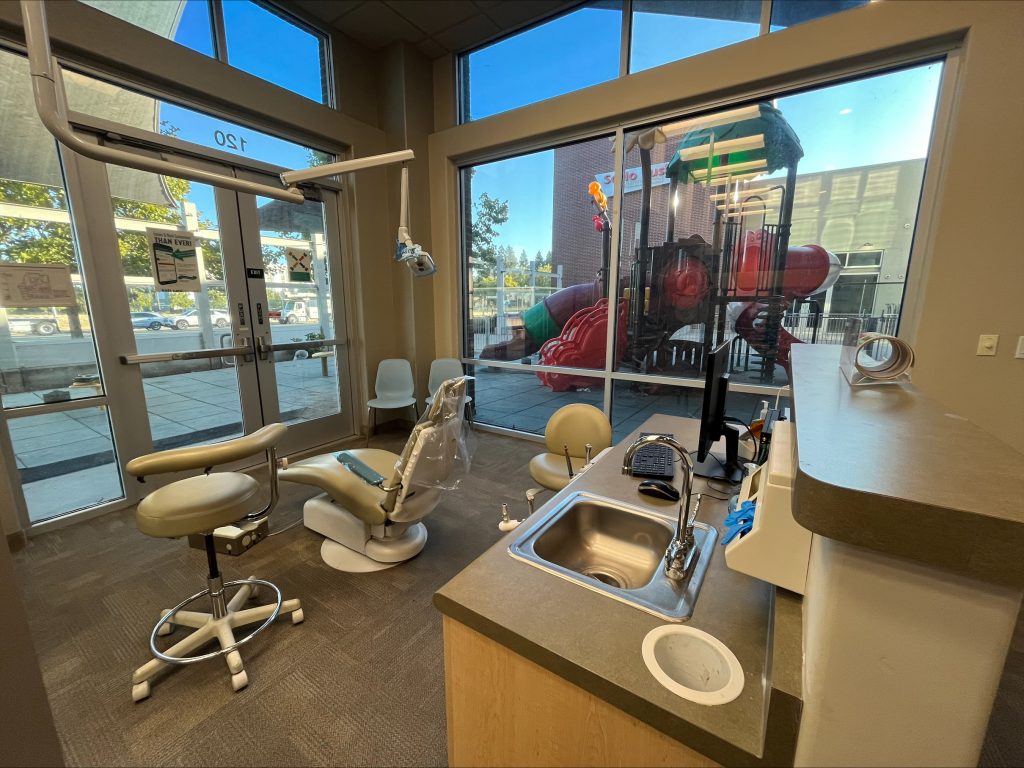 patient-chair-pediatric-dentist-kids-care-dental-orthodontics-rancho-cordova Patient chair next to playground inside Kids Care Dental & Orthodontics in Rancho Cordova, CA